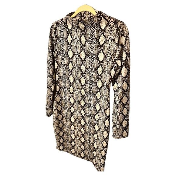 Snakeskin Print Bodycon Woman's Dress With Mock Neckline And Knee Length
Hem M - Picture 5 of 17